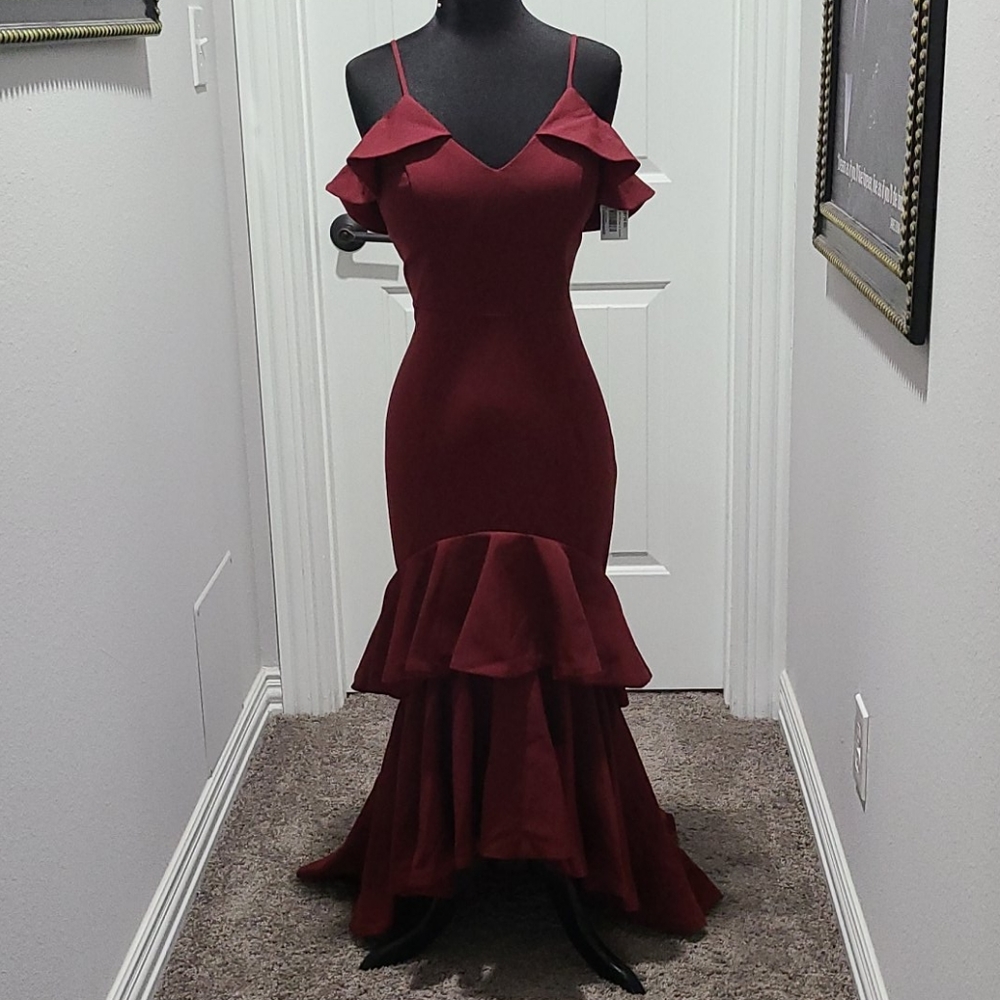 Nwt Jarlo burgundy red ruffle tiered mermaid gown
